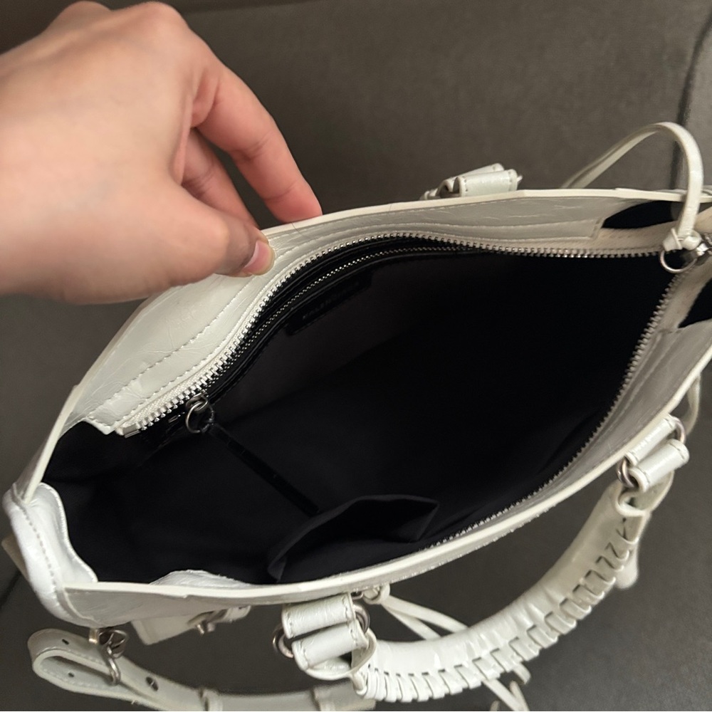 Lush Leather Moto City Bag - Picture 6 of 8